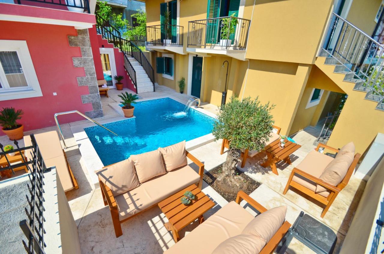 Apartments Lux S Tivat Extérieur photo
