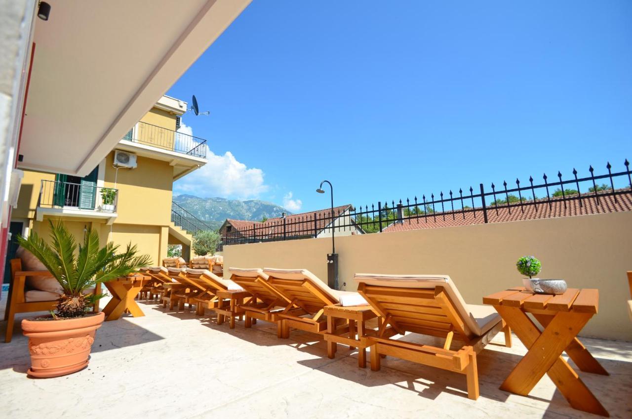 Apartments Lux S Tivat Extérieur photo